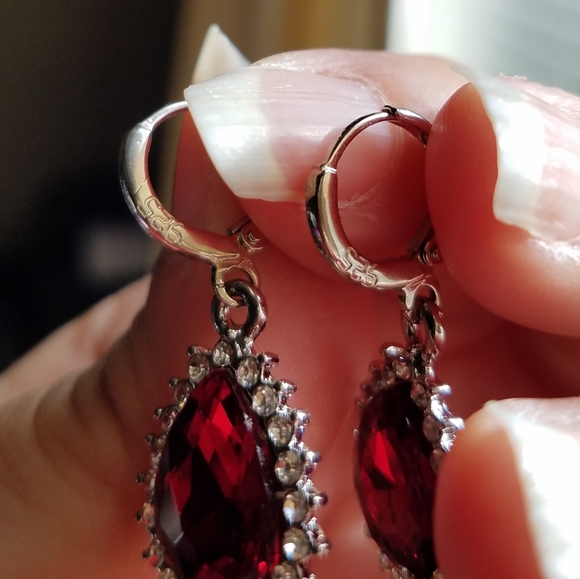 Swarovski Elements 925 Sterling Silver Garnet Red Earrings NEW - Picture 6 of 16